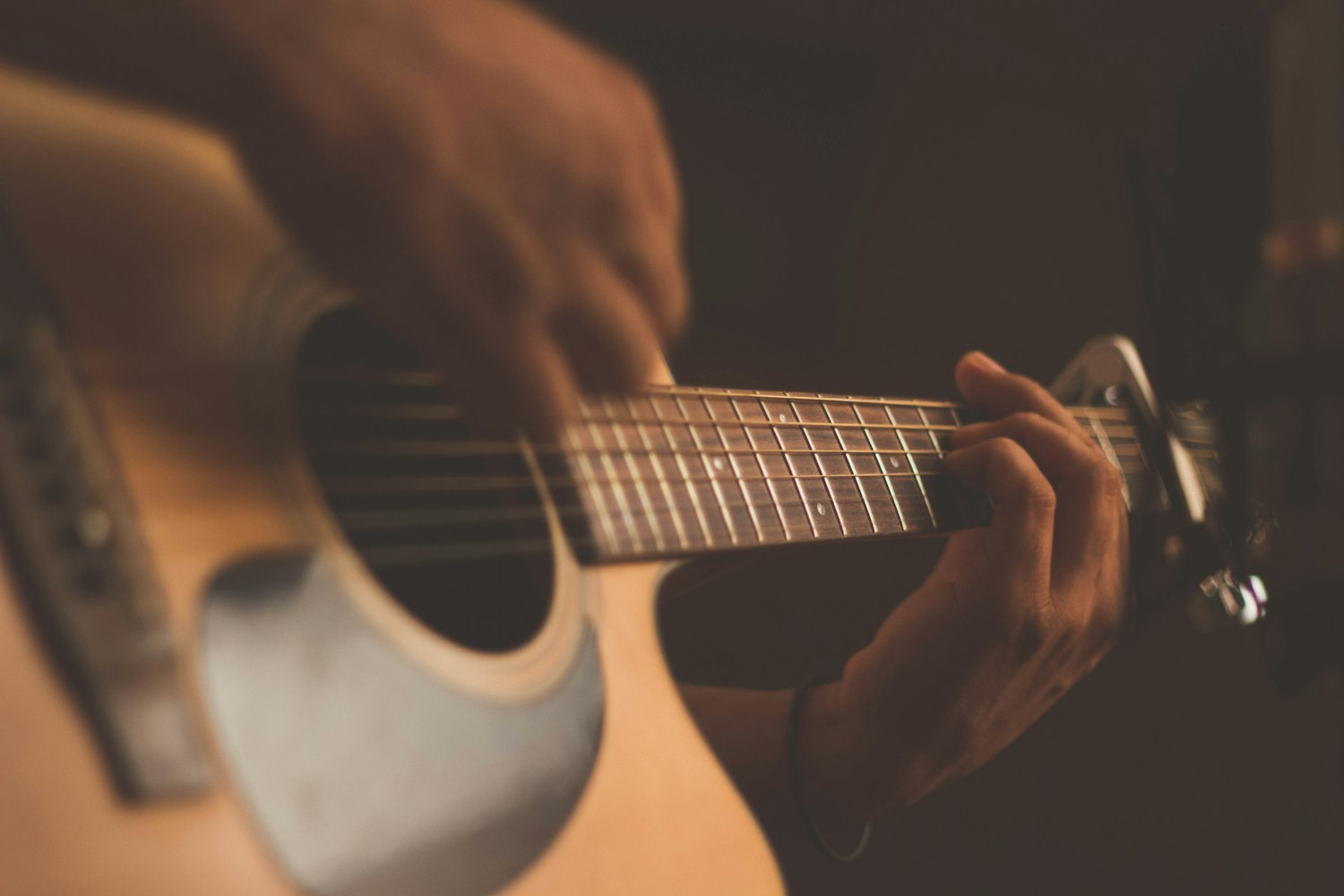 https://demirsanatakademi.com.tr/wp-content/uploads/2026/06/gitar-about.jpg